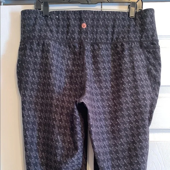 Livi Active Black and Gray Leggings 7/8 length, size 18/20, EUC - Picture 5 of 10